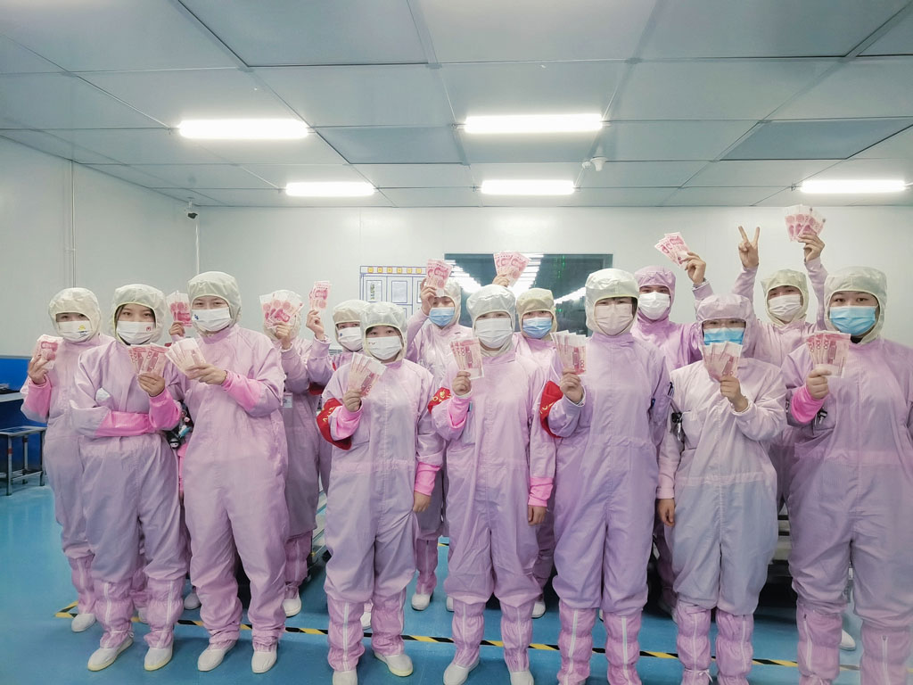 OD电竞微电经营班子为员工发放“开年红包”